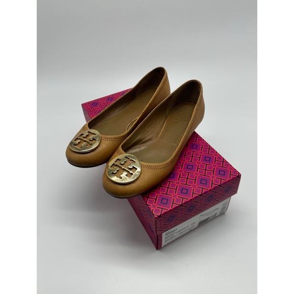 Tory Burch Shoes - Tory Burch Royal Tan Leather Ballet Flats • Gold Logo Medallion • Size 7
